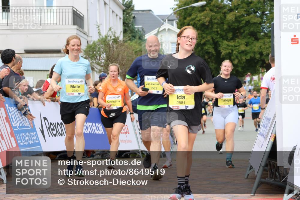 31.08.2025 - 21. Blankeneser Heldenlauf Strokosch-Dieckow http://msf.ph/oto/8649519 31.08.2025 10:32:35 Ziel 2490, 2256, 2257, 2644, 2581, 2582, 2580, 2201 meine-sportfotos.de