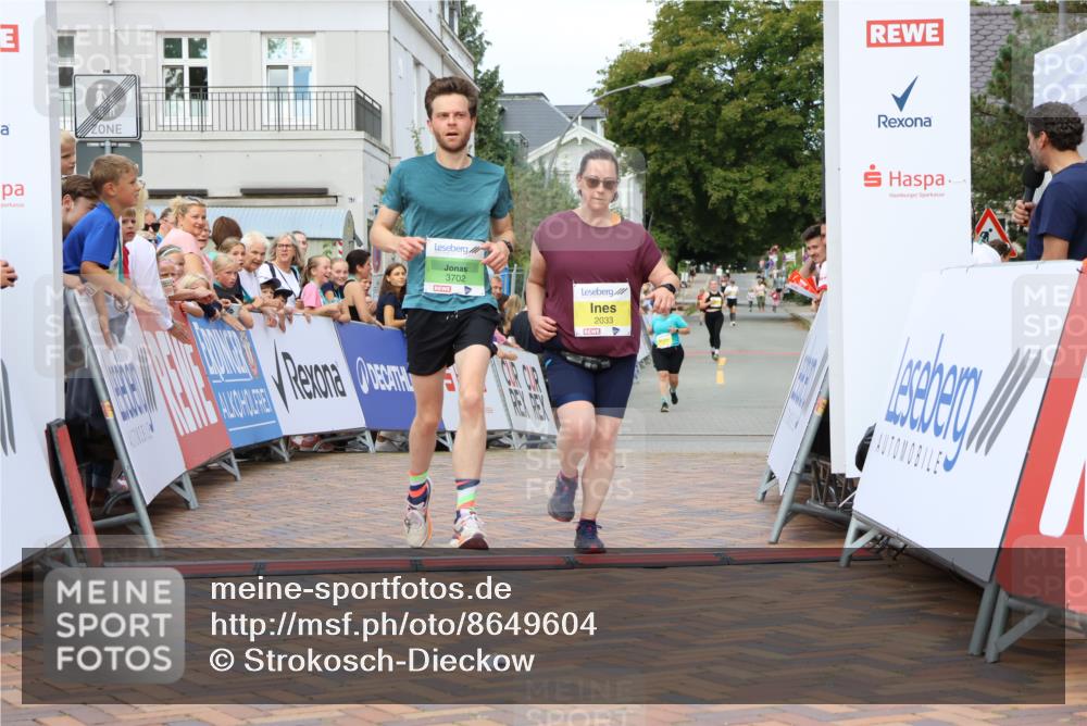 31.08.2025 - 21. Blankeneser Heldenlauf Strokosch-Dieckow http://msf.ph/oto/8649604 31.08.2025 10:45:14 Ziel 2456, 2225, 2041, 2033, 3702 meine-sportfotos.de