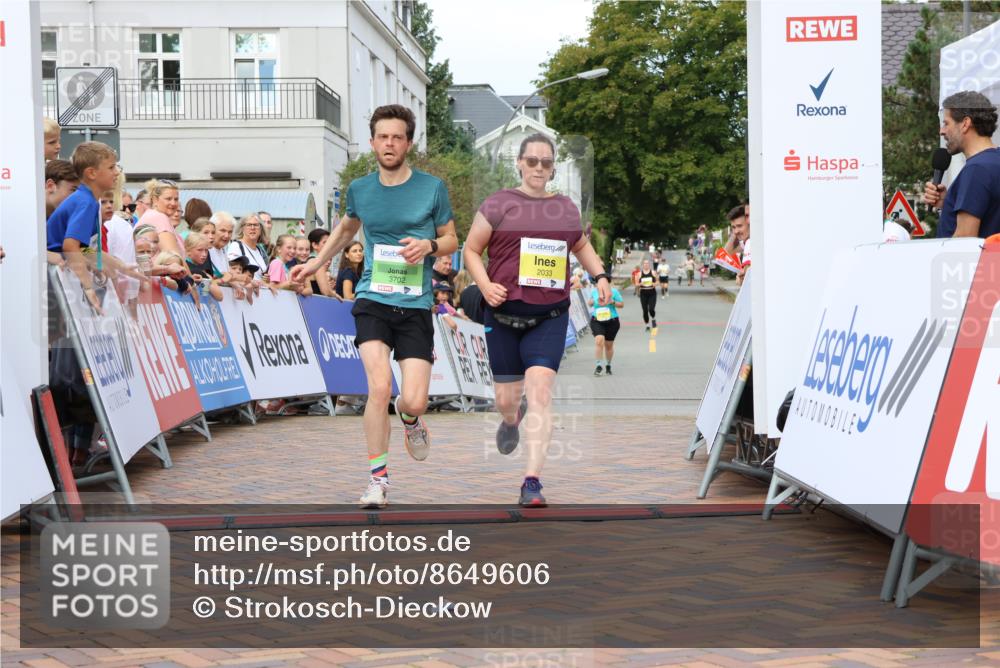 31.08.2025 - 21. Blankeneser Heldenlauf Strokosch-Dieckow http://msf.ph/oto/8649606 31.08.2025 10:45:14 Ziel 2456, 2225, 2041, 2033, 3702 meine-sportfotos.de