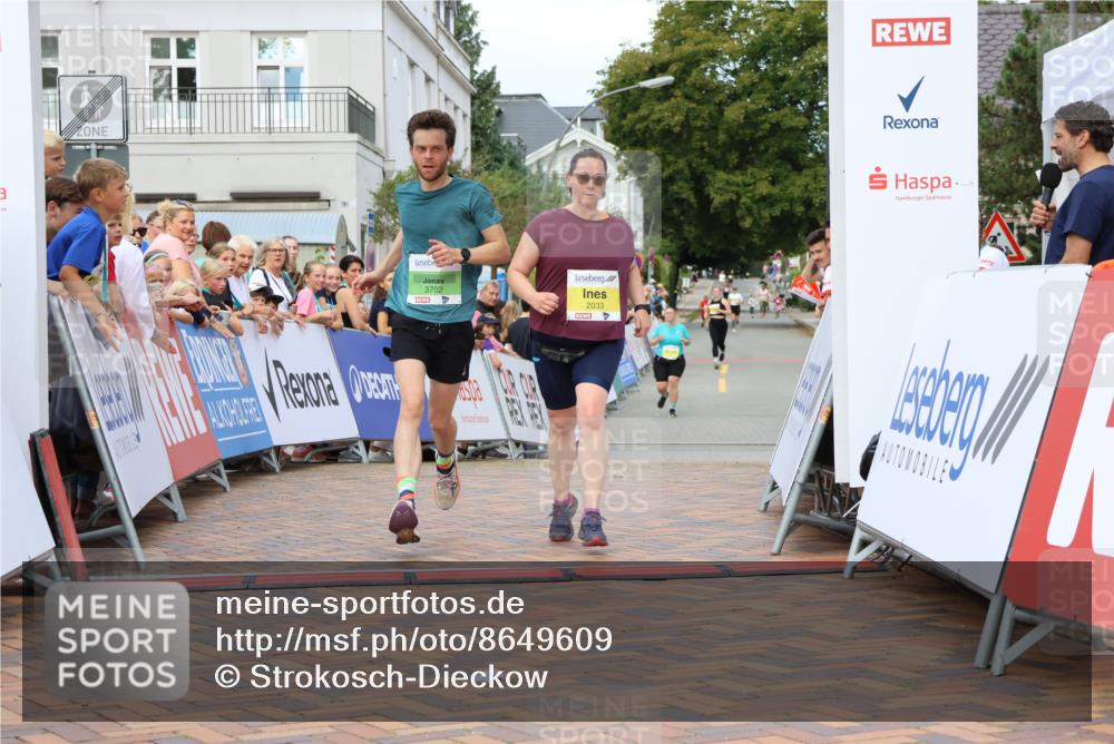 31.08.2025 - 21. Blankeneser Heldenlauf Strokosch-Dieckow http://msf.ph/oto/8649609 31.08.2025 10:45:14 Ziel 2456, 2225, 2041, 2033, 3702 meine-sportfotos.de
