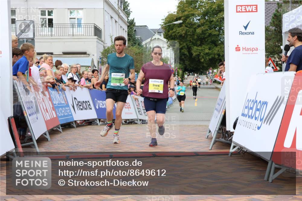 31.08.2025 - 21. Blankeneser Heldenlauf Strokosch-Dieckow http://msf.ph/oto/8649612 31.08.2025 10:45:14 Ziel 2456, 2225, 2041, 2033, 3702 meine-sportfotos.de
