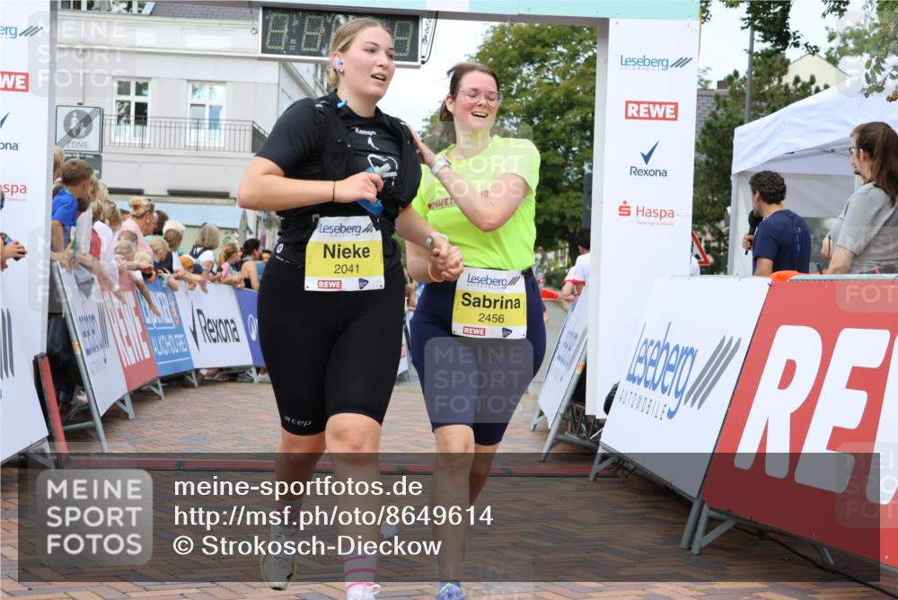 31.08.2025 - 21. Blankeneser Heldenlauf Strokosch-Dieckow http://msf.ph/oto/8649614 31.08.2025 10:45:09 Ziel 2456, 2225, 2041 meine-sportfotos.de
