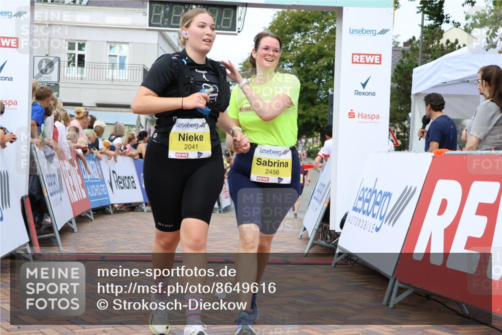 31.08.2025 - 21. Blankeneser Heldenlauf Strokosch-Dieckow http://msf.ph/oto/8649616 31.08.2025 10:45:09 Ziel 2456, 2225, 2041 meine-sportfotos.de