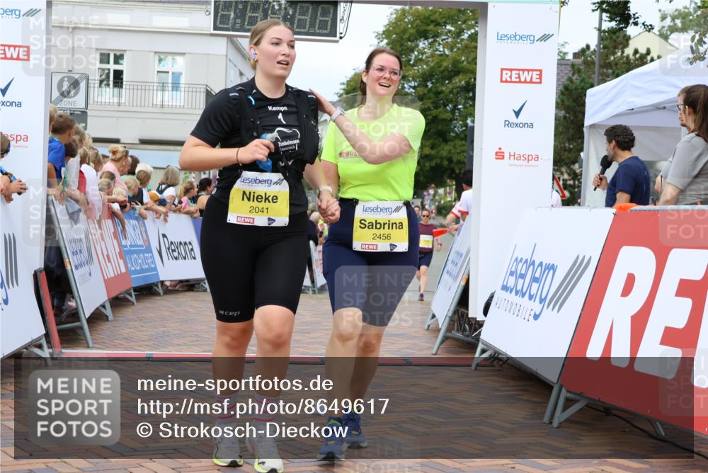 31.08.2025 - 21. Blankeneser Heldenlauf Strokosch-Dieckow http://msf.ph/oto/8649617 31.08.2025 10:45:09 Ziel 2456, 2225, 2041 meine-sportfotos.de