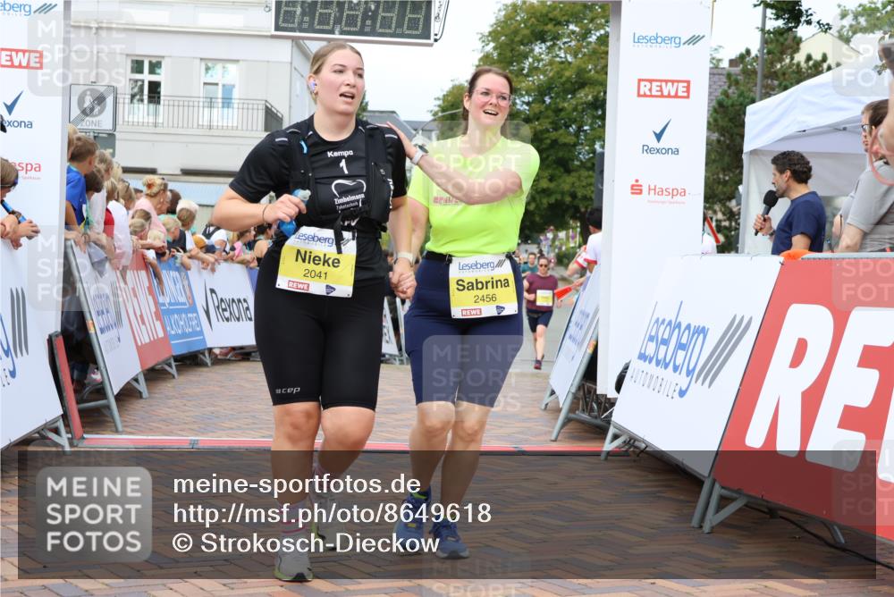 31.08.2025 - 21. Blankeneser Heldenlauf Strokosch-Dieckow http://msf.ph/oto/8649618 31.08.2025 10:45:09 Ziel 2456, 2225, 2041 meine-sportfotos.de