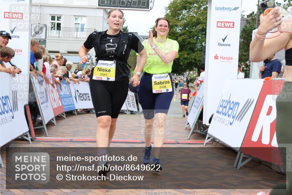 31.08.2025 - 21. Blankeneser Heldenlauf Strokosch-Dieckow http://msf.ph/oto/8649622 31.08.2025 10:45:09 Ziel 2456, 2225, 2041 meine-sportfotos.de
