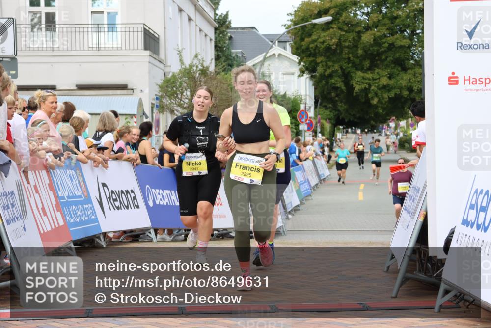 31.08.2025 - 21. Blankeneser Heldenlauf Strokosch-Dieckow http://msf.ph/oto/8649631 31.08.2025 10:45:06 Ziel 2456, 2225, 2041 meine-sportfotos.de