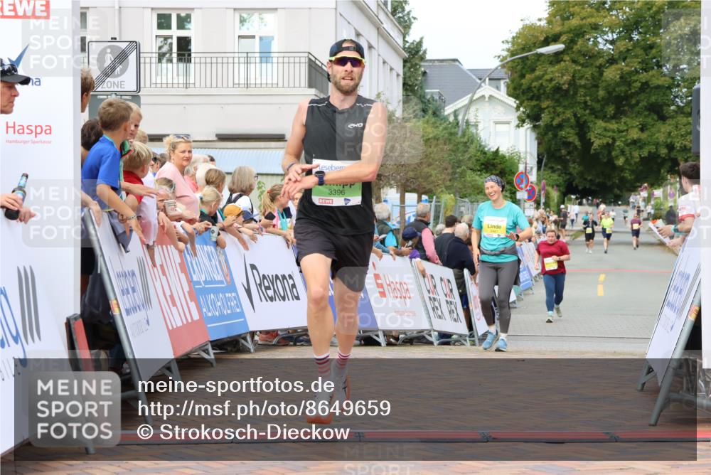 31.08.2025 - 21. Blankeneser Heldenlauf Strokosch-Dieckow http://msf.ph/oto/8649659 31.08.2025 10:44:43 Ziel 3518, 3396 meine-sportfotos.de