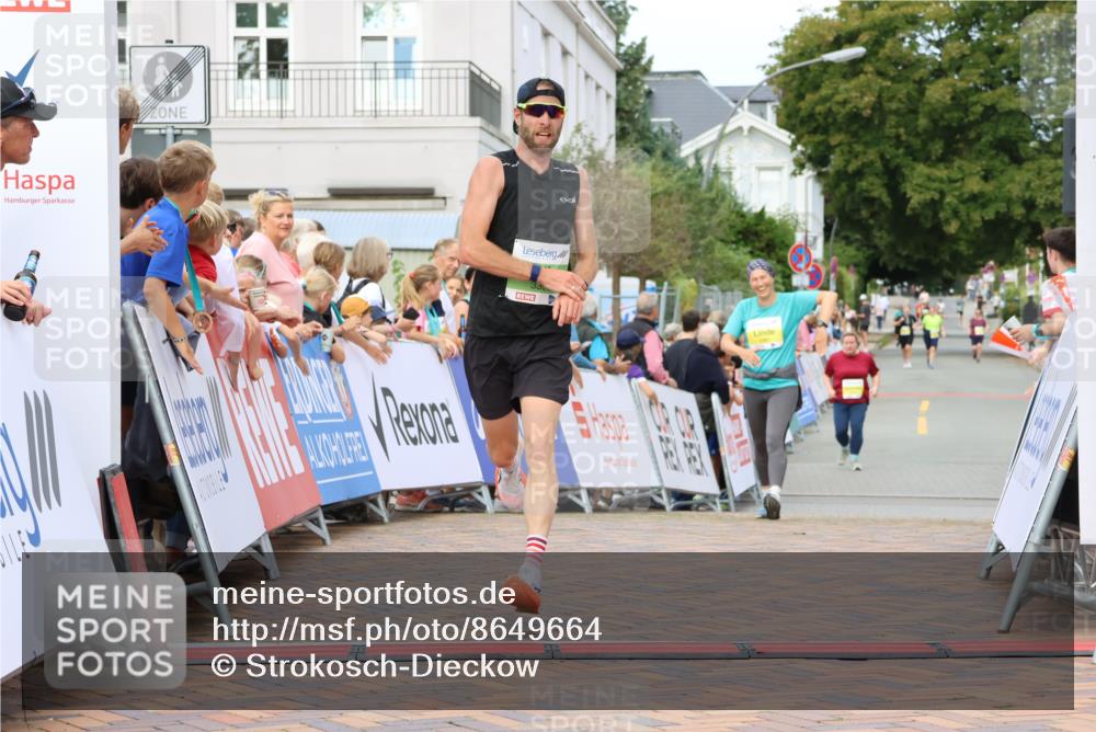 31.08.2025 - 21. Blankeneser Heldenlauf Strokosch-Dieckow http://msf.ph/oto/8649664 31.08.2025 10:44:42 Ziel 3518, 3396 meine-sportfotos.de