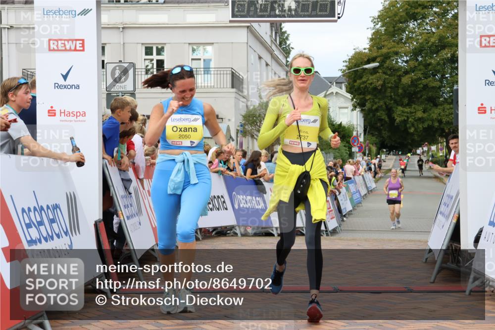 31.08.2025 - 21. Blankeneser Heldenlauf Strokosch-Dieckow http://msf.ph/oto/8649702 31.08.2025 10:43:50 Ziel 2737, 2050, 2116, 2117 meine-sportfotos.de