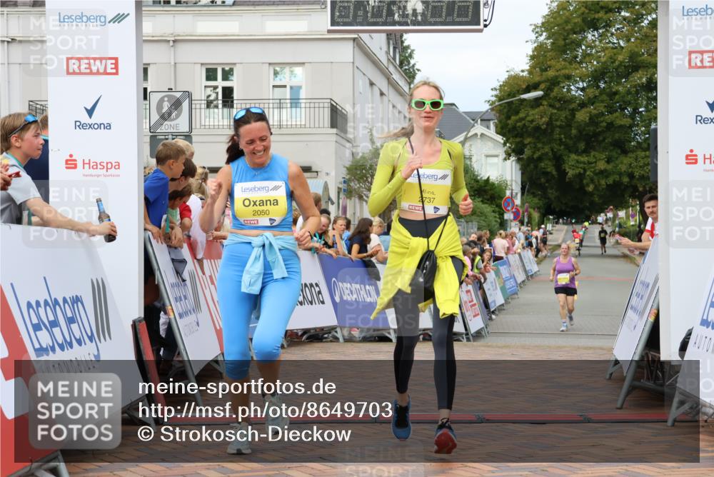 31.08.2025 - 21. Blankeneser Heldenlauf Strokosch-Dieckow http://msf.ph/oto/8649703 31.08.2025 10:43:49 Ziel 2737, 2050, 2116, 2117 meine-sportfotos.de