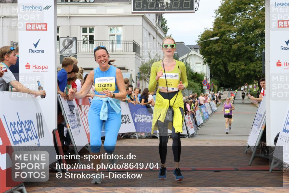 31.08.2025 - 21. Blankeneser Heldenlauf Strokosch-Dieckow http://msf.ph/oto/8649704 31.08.2025 10:43:49 Ziel 2737, 2050, 2116, 2117 meine-sportfotos.de