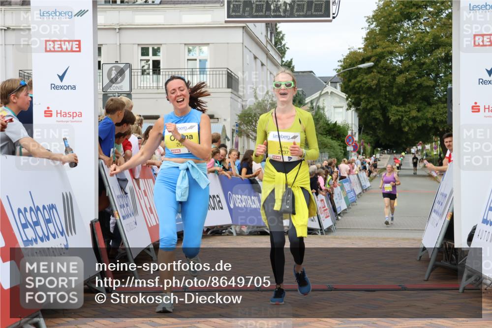 31.08.2025 - 21. Blankeneser Heldenlauf Strokosch-Dieckow http://msf.ph/oto/8649705 31.08.2025 10:43:49 Ziel 2737, 2050, 2116, 2117 meine-sportfotos.de