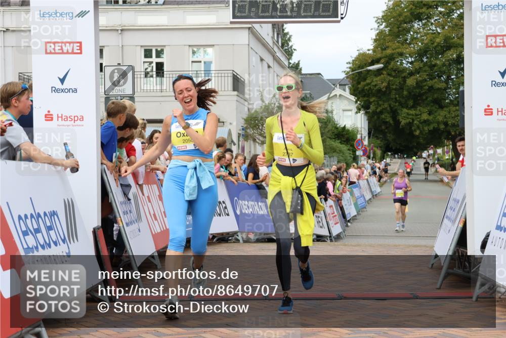 31.08.2025 - 21. Blankeneser Heldenlauf Strokosch-Dieckow http://msf.ph/oto/8649707 31.08.2025 10:43:49 Ziel 2737, 2050, 2116, 2117 meine-sportfotos.de