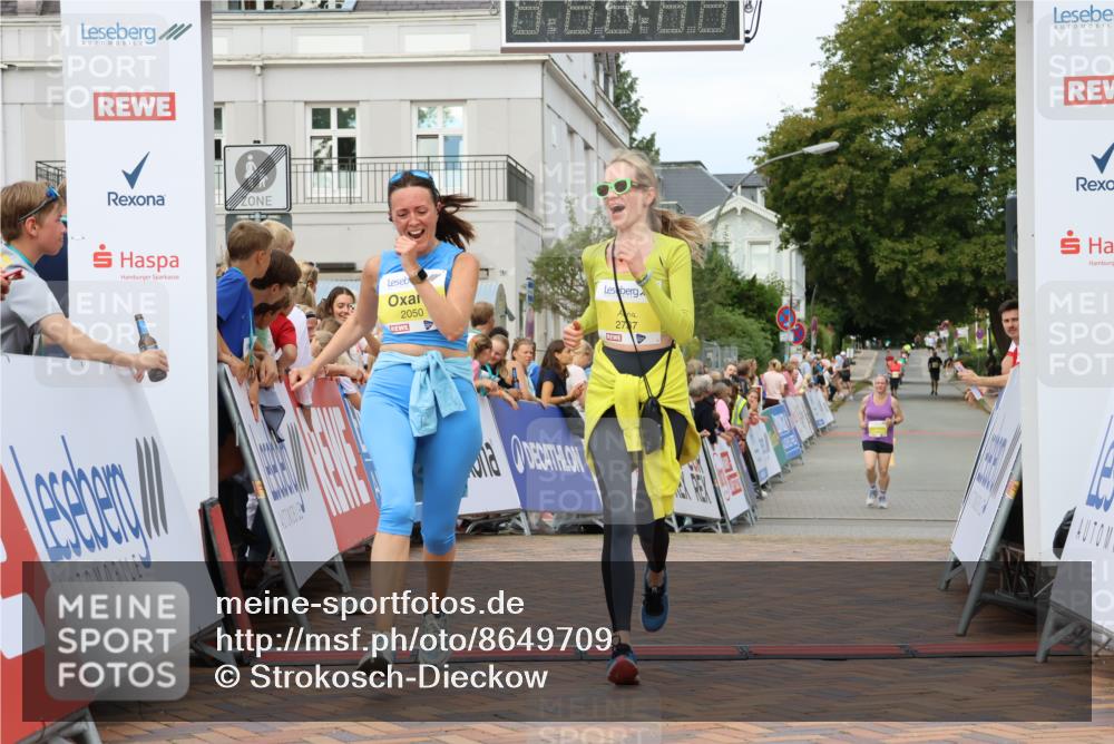 31.08.2025 - 21. Blankeneser Heldenlauf Strokosch-Dieckow http://msf.ph/oto/8649709 31.08.2025 10:43:49 Ziel 2737, 2050, 2116, 2117 meine-sportfotos.de