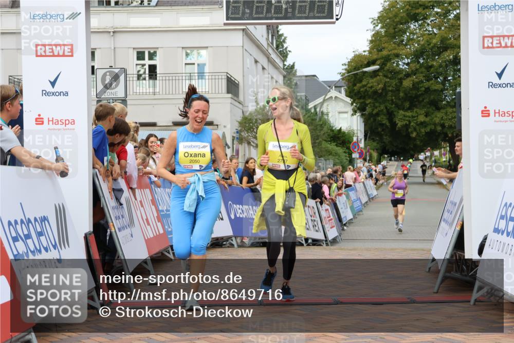 31.08.2025 - 21. Blankeneser Heldenlauf Strokosch-Dieckow http://msf.ph/oto/8649716 31.08.2025 10:43:49 Ziel 2737, 2050, 2116, 2117 meine-sportfotos.de