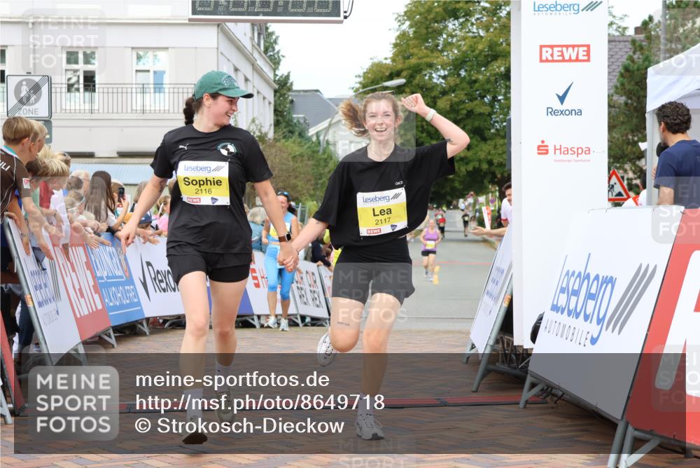 31.08.2025 - 21. Blankeneser Heldenlauf Strokosch-Dieckow http://msf.ph/oto/8649718 31.08.2025 10:43:45 Ziel 2737, 2050, 2116, 2117, 2638, 2637 meine-sportfotos.de