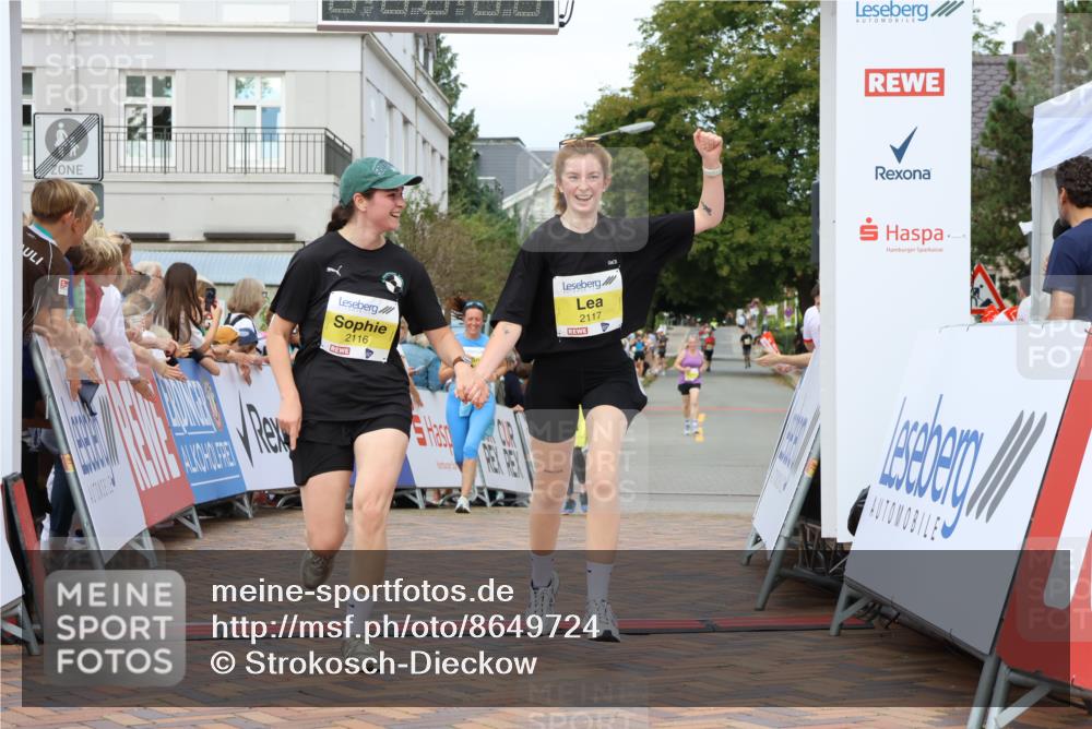 31.08.2025 - 21. Blankeneser Heldenlauf Strokosch-Dieckow http://msf.ph/oto/8649724 31.08.2025 10:43:45 Ziel 2737, 2050, 2116, 2117, 2638, 2637 meine-sportfotos.de