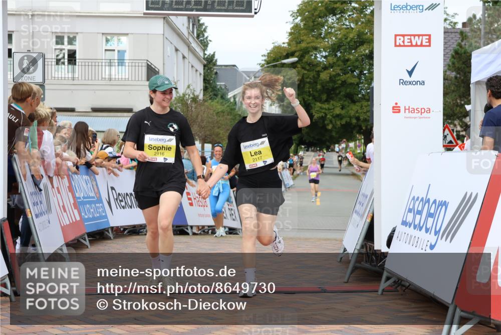 31.08.2025 - 21. Blankeneser Heldenlauf Strokosch-Dieckow http://msf.ph/oto/8649730 31.08.2025 10:43:45 Ziel 2737, 2050, 2116, 2117, 2638, 2637 meine-sportfotos.de