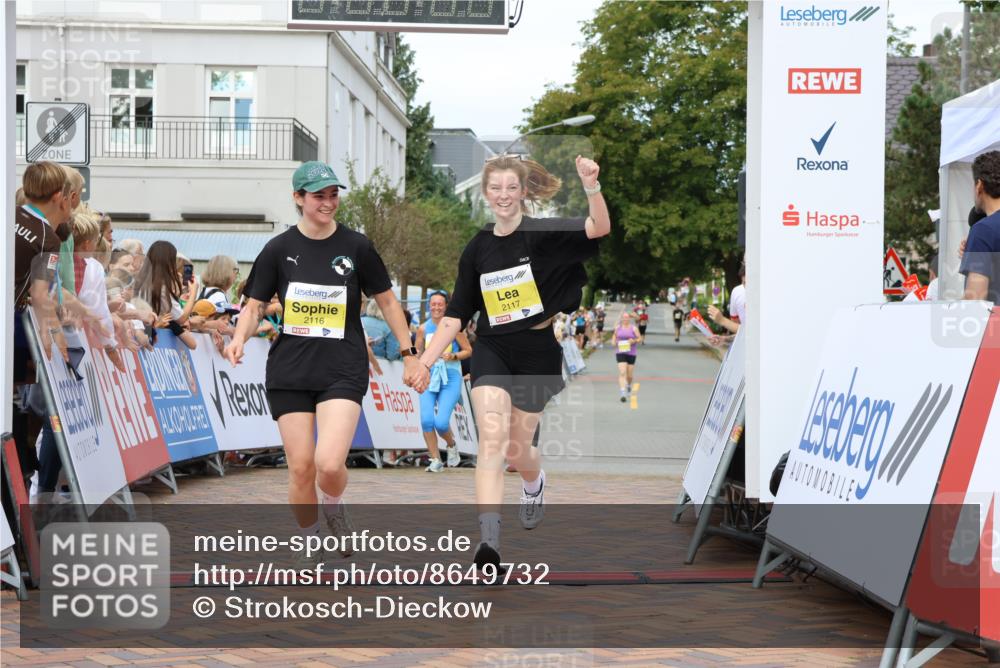 31.08.2025 - 21. Blankeneser Heldenlauf Strokosch-Dieckow http://msf.ph/oto/8649732 31.08.2025 10:43:45 Ziel 2737, 2050, 2116, 2117, 2638, 2637 meine-sportfotos.de