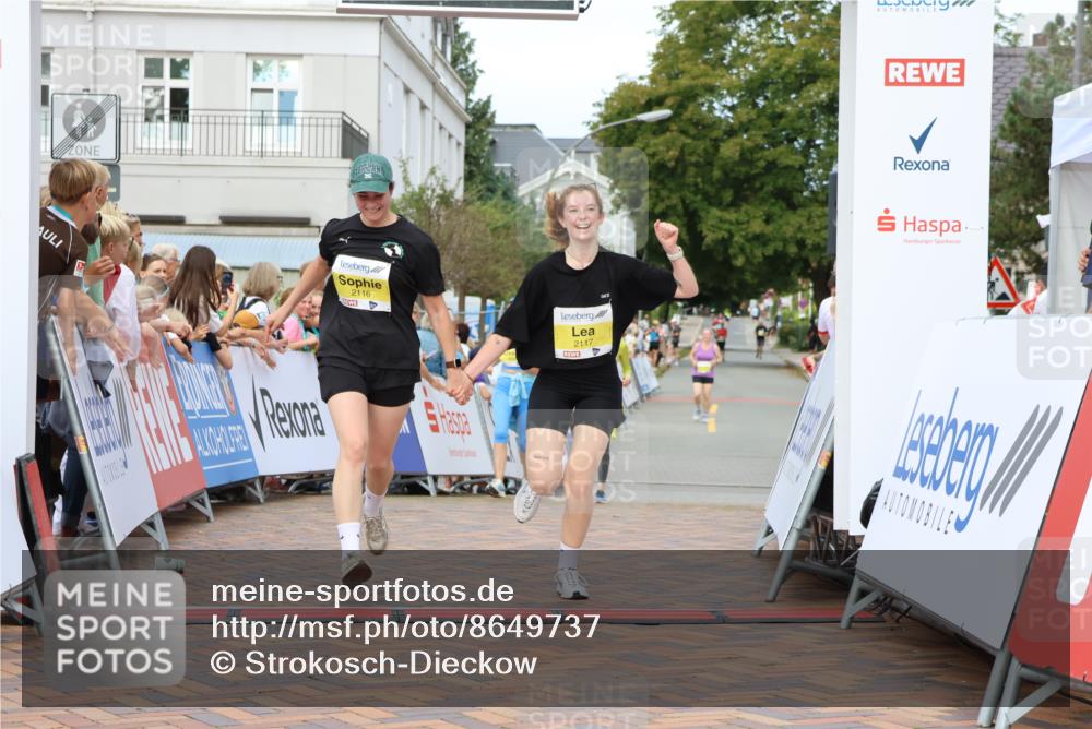 31.08.2025 - 21. Blankeneser Heldenlauf Strokosch-Dieckow http://msf.ph/oto/8649737 31.08.2025 10:43:45 Ziel 2737, 2050, 2116, 2117, 2638, 2637 meine-sportfotos.de