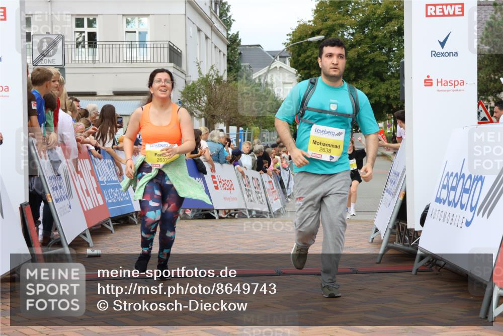 31.08.2025 - 21. Blankeneser Heldenlauf Strokosch-Dieckow http://msf.ph/oto/8649743 31.08.2025 10:43:41 Ziel 2116, 2117, 2638, 2637 meine-sportfotos.de