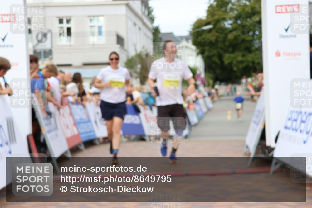 31.08.2025 - 21. Blankeneser Heldenlauf Strokosch-Dieckow http://msf.ph/oto/8649795 31.08.2025 10:42:51 Ziel 2546, 2606 meine-sportfotos.de