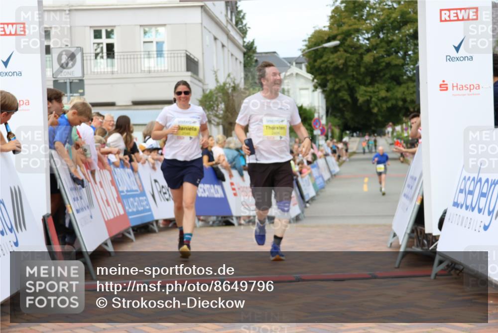 31.08.2025 - 21. Blankeneser Heldenlauf Strokosch-Dieckow http://msf.ph/oto/8649796 31.08.2025 10:42:51 Ziel 2546, 2606 meine-sportfotos.de