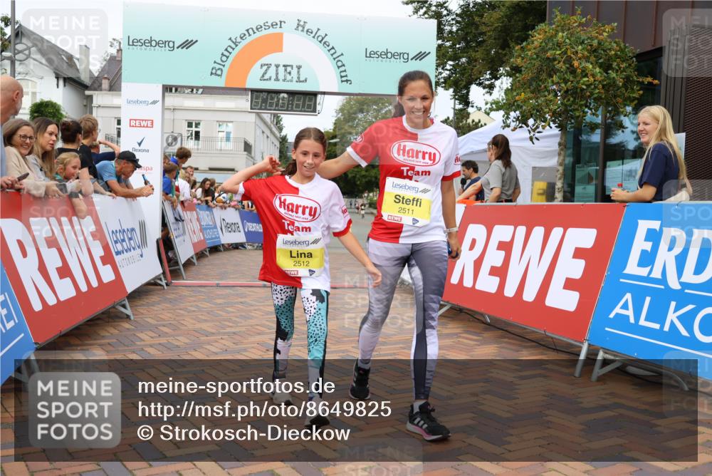 31.08.2025 - 21. Blankeneser Heldenlauf Strokosch-Dieckow http://msf.ph/oto/8649825 31.08.2025 10:41:58 Ziel 2512, 2511 meine-sportfotos.de