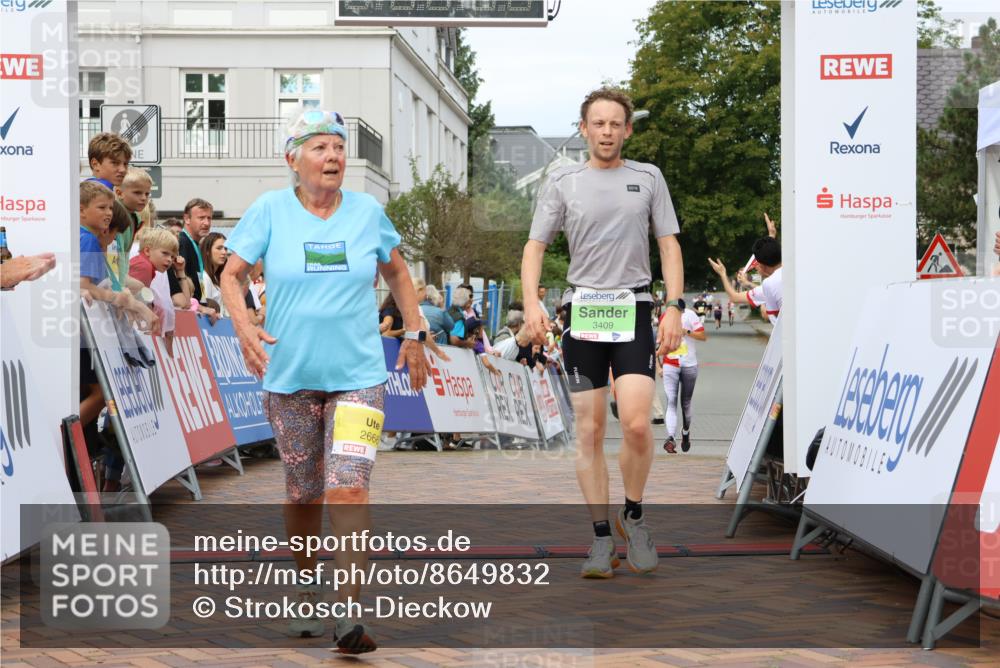 31.08.2025 - 21. Blankeneser Heldenlauf Strokosch-Dieckow http://msf.ph/oto/8649832 31.08.2025 10:41:49 Ziel 2774, 2036, 2666, 3409 meine-sportfotos.de