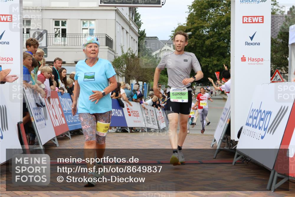 31.08.2025 - 21. Blankeneser Heldenlauf Strokosch-Dieckow http://msf.ph/oto/8649837 31.08.2025 10:41:49 Ziel 2774, 2036, 2666, 3409 meine-sportfotos.de