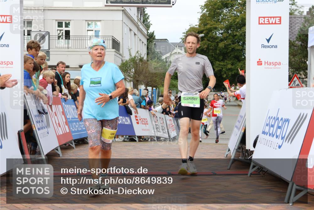 31.08.2025 - 21. Blankeneser Heldenlauf Strokosch-Dieckow http://msf.ph/oto/8649839 31.08.2025 10:41:49 Ziel 2774, 2036, 2666, 3409 meine-sportfotos.de