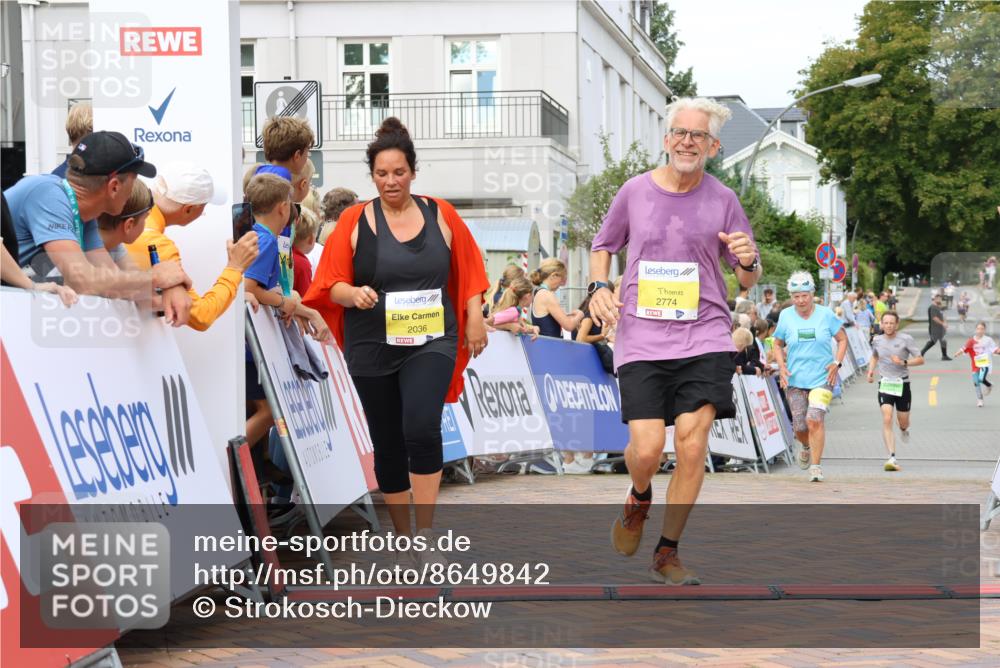 31.08.2025 - 21. Blankeneser Heldenlauf Strokosch-Dieckow http://msf.ph/oto/8649842 31.08.2025 10:41:43 Ziel 2774, 2036, 2666 meine-sportfotos.de