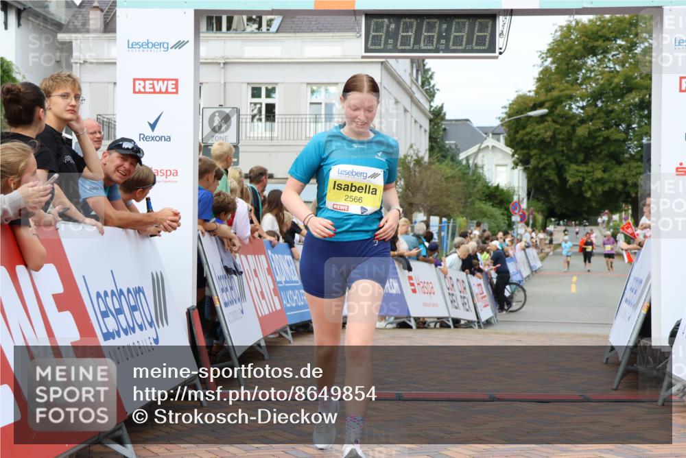 31.08.2025 - 21. Blankeneser Heldenlauf Strokosch-Dieckow http://msf.ph/oto/8649854 31.08.2025 10:41:23 Ziel 2566, 2539, 2453 meine-sportfotos.de