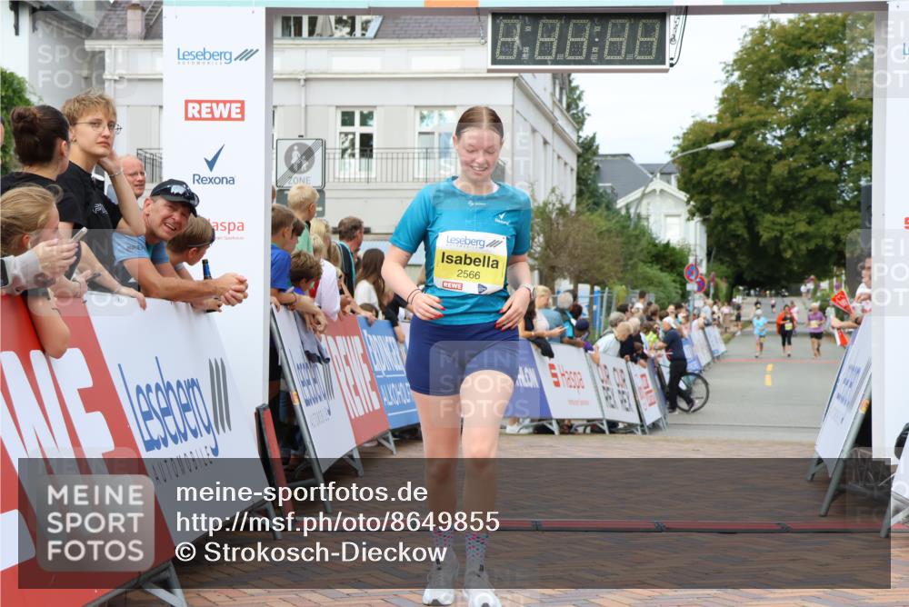 31.08.2025 - 21. Blankeneser Heldenlauf Strokosch-Dieckow http://msf.ph/oto/8649855 31.08.2025 10:41:23 Ziel 2566, 2539, 2453 meine-sportfotos.de