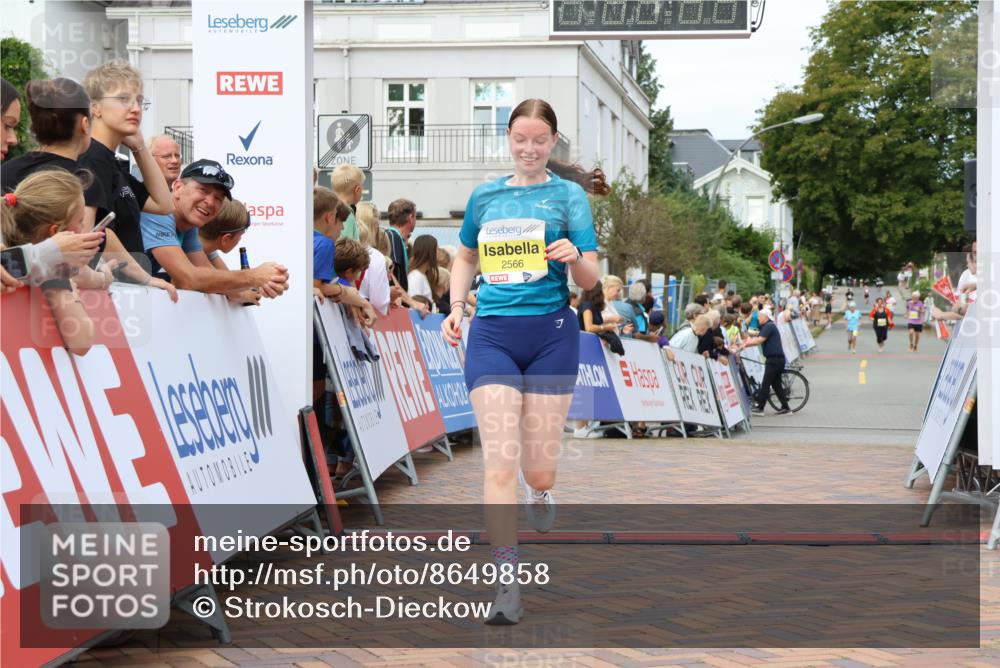 31.08.2025 - 21. Blankeneser Heldenlauf Strokosch-Dieckow http://msf.ph/oto/8649858 31.08.2025 10:41:23 Ziel 2566, 2539, 2453 meine-sportfotos.de