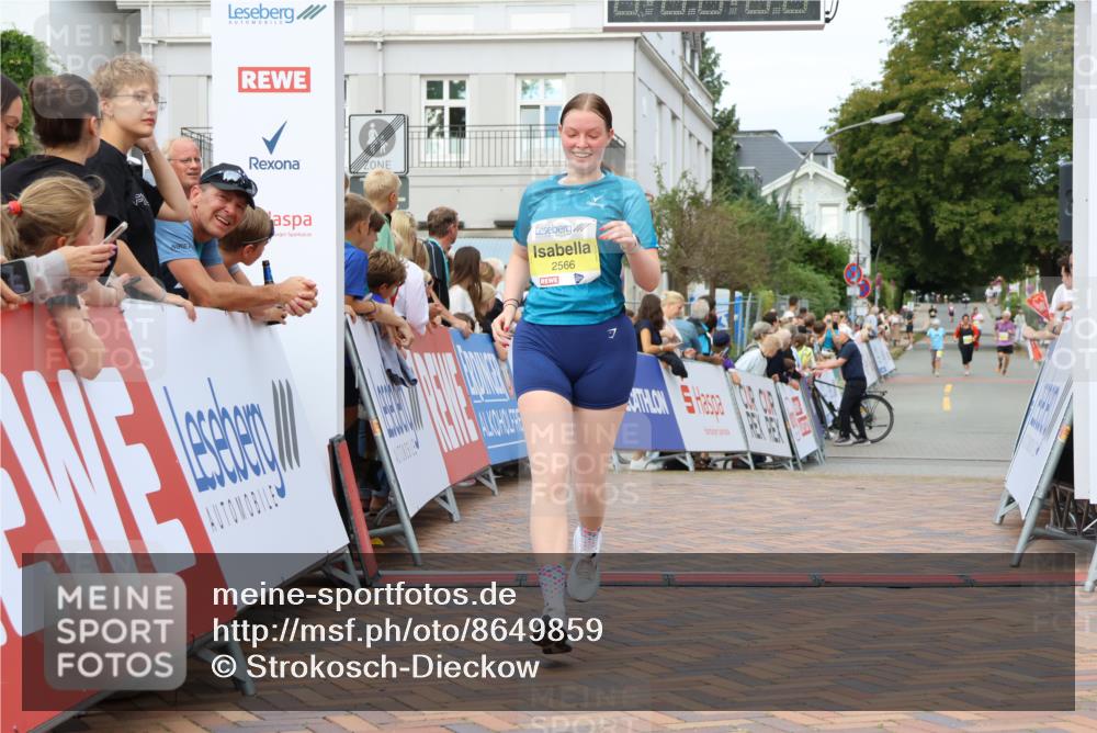 31.08.2025 - 21. Blankeneser Heldenlauf Strokosch-Dieckow http://msf.ph/oto/8649859 31.08.2025 10:41:23 Ziel 2566, 2539, 2453 meine-sportfotos.de
