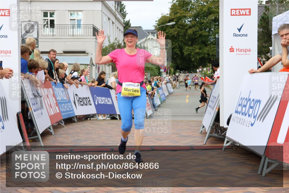 31.08.2025 - 21. Blankeneser Heldenlauf Strokosch-Dieckow http://msf.ph/oto/8649866 31.08.2025 10:41:20 Ziel 2566, 2539, 2453 meine-sportfotos.de