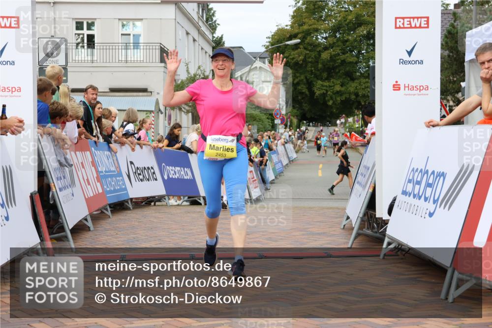 31.08.2025 - 21. Blankeneser Heldenlauf Strokosch-Dieckow http://msf.ph/oto/8649867 31.08.2025 10:41:20 Ziel 2566, 2539, 2453 meine-sportfotos.de