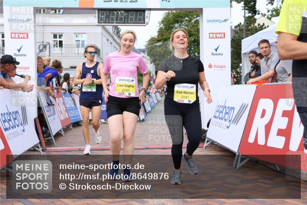 31.08.2025 - 21. Blankeneser Heldenlauf Strokosch-Dieckow http://msf.ph/oto/8649876 31.08.2025 10:41:03 Ziel 2026, 2568, 2142, 2141, 3678 meine-sportfotos.de