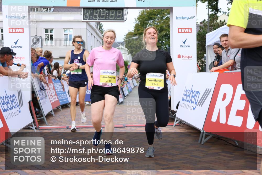 31.08.2025 - 21. Blankeneser Heldenlauf Strokosch-Dieckow http://msf.ph/oto/8649878 31.08.2025 10:41:03 Ziel 2026, 2568, 2142, 2141, 3678 meine-sportfotos.de