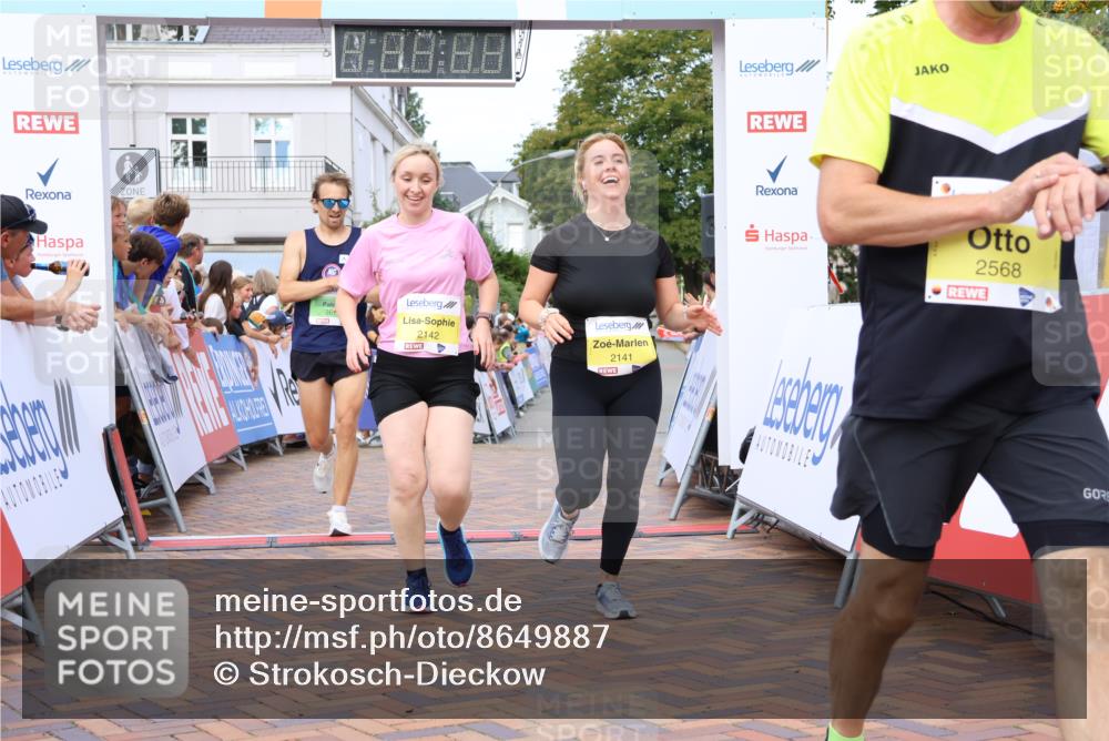31.08.2025 - 21. Blankeneser Heldenlauf Strokosch-Dieckow http://msf.ph/oto/8649887 31.08.2025 10:41:02 Ziel 2026, 2025, 2568, 2142, 2141, 3678 meine-sportfotos.de