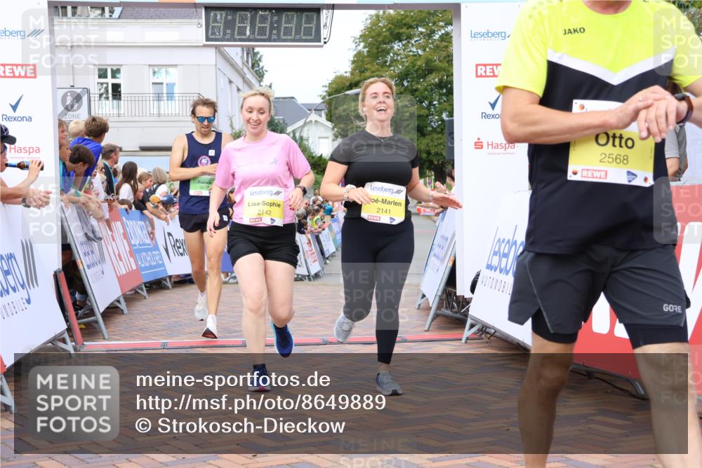 31.08.2025 - 21. Blankeneser Heldenlauf Strokosch-Dieckow http://msf.ph/oto/8649889 31.08.2025 10:41:02 Ziel 2026, 2025, 2568, 2142, 2141, 3678 meine-sportfotos.de