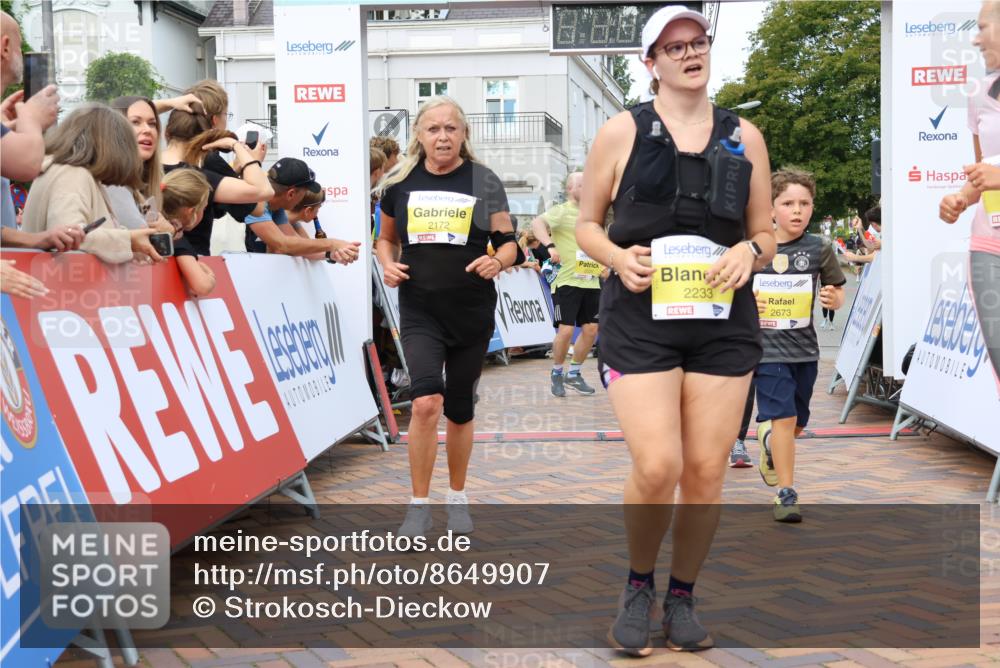 31.08.2025 - 21. Blankeneser Heldenlauf Strokosch-Dieckow http://msf.ph/oto/8649907 31.08.2025 10:40:54 Ziel 2026, 2025, 2211, 2326, 2568, 2233, 2300, 2172, 2672, 2673, 3432 meine-sportfotos.de