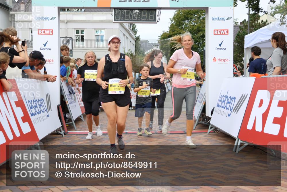 31.08.2025 - 21. Blankeneser Heldenlauf Strokosch-Dieckow http://msf.ph/oto/8649911 31.08.2025 10:40:53 Ziel 2026, 2025, 2211, 2326, 2233, 2300, 2172, 2672, 2673, 3432 meine-sportfotos.de