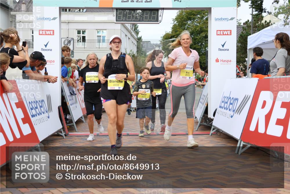 31.08.2025 - 21. Blankeneser Heldenlauf Strokosch-Dieckow http://msf.ph/oto/8649913 31.08.2025 10:40:53 Ziel 2026, 2025, 2211, 2326, 2233, 2300, 2172, 2672, 2673, 3432 meine-sportfotos.de
