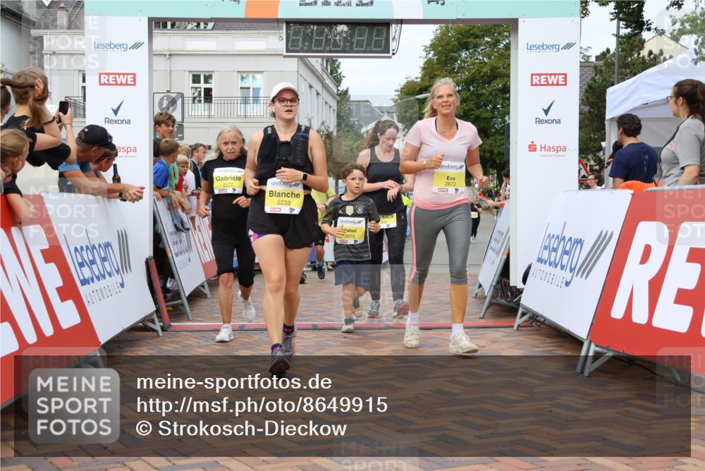 31.08.2025 - 21. Blankeneser Heldenlauf Strokosch-Dieckow http://msf.ph/oto/8649915 31.08.2025 10:40:53 Ziel 2026, 2025, 2211, 2326, 2233, 2300, 2172, 2672, 2673, 3432 meine-sportfotos.de
