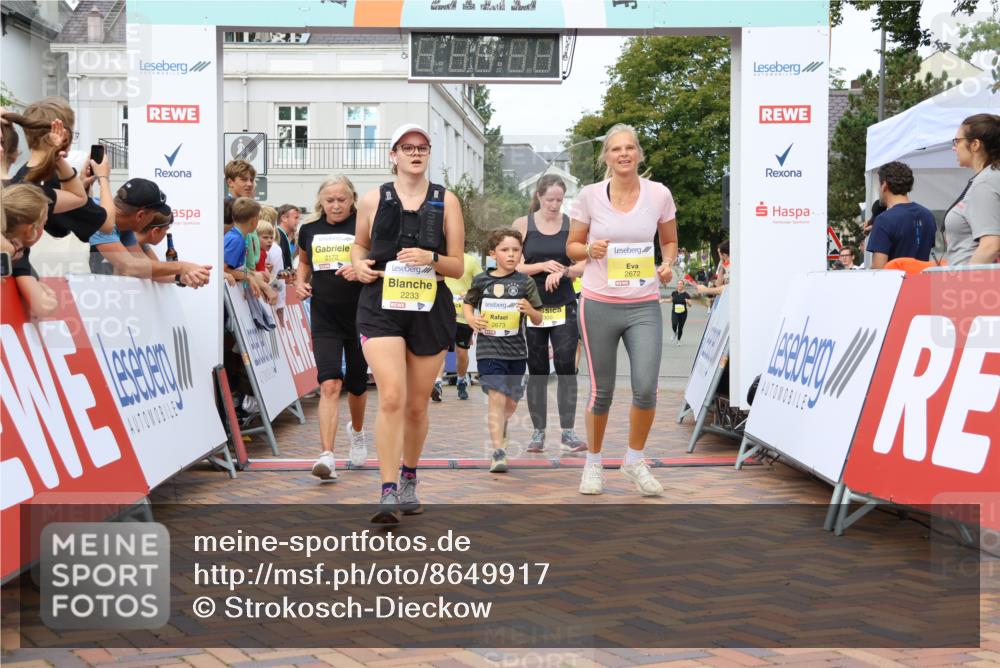 31.08.2025 - 21. Blankeneser Heldenlauf Strokosch-Dieckow http://msf.ph/oto/8649917 31.08.2025 10:40:52 Ziel 2026, 2025, 2211, 2326, 2233, 2300, 2172, 2672, 2673, 3432 meine-sportfotos.de
