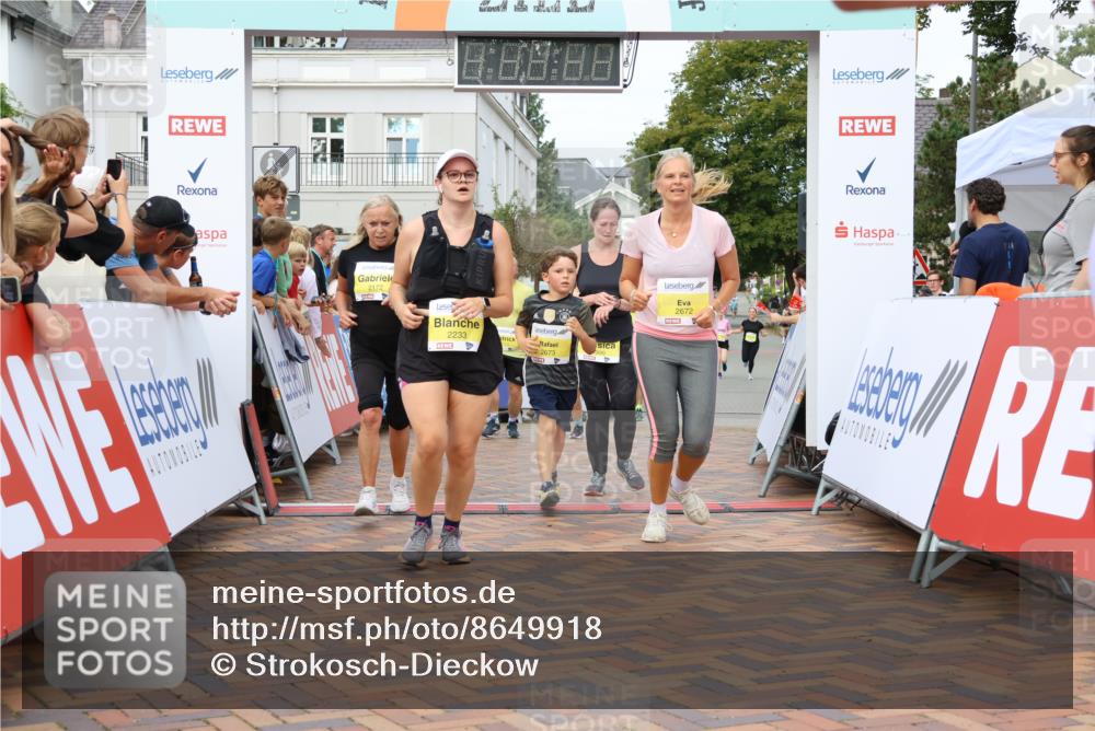 31.08.2025 - 21. Blankeneser Heldenlauf Strokosch-Dieckow http://msf.ph/oto/8649918 31.08.2025 10:40:52 Ziel 2026, 2025, 2211, 2326, 2233, 2300, 2172, 2672, 2673, 3432 meine-sportfotos.de