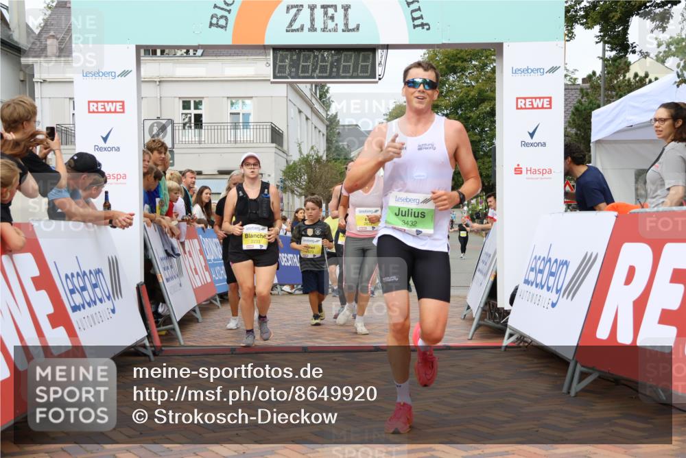 31.08.2025 - 21. Blankeneser Heldenlauf Strokosch-Dieckow http://msf.ph/oto/8649920 31.08.2025 10:40:51 Ziel 2026, 2025, 2211, 2326, 2233, 2300, 2172, 2672, 2673, 3432 meine-sportfotos.de